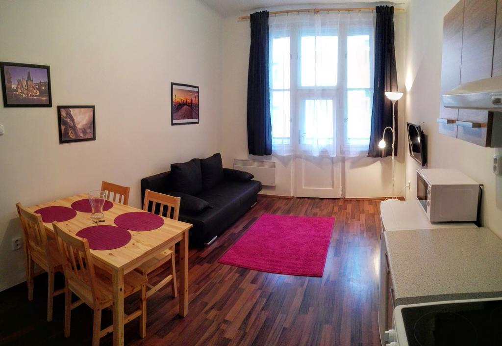 Jezerka Apartments Прага Екстериор снимка