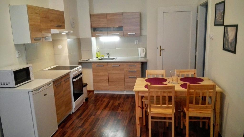 Jezerka Apartments Прага Екстериор снимка