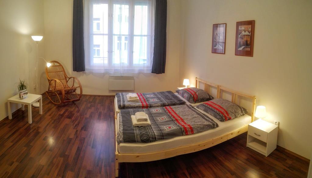Jezerka Apartments Прага Екстериор снимка