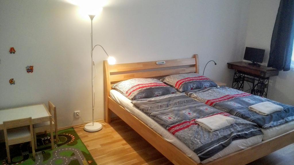 Jezerka Apartments Прага Екстериор снимка