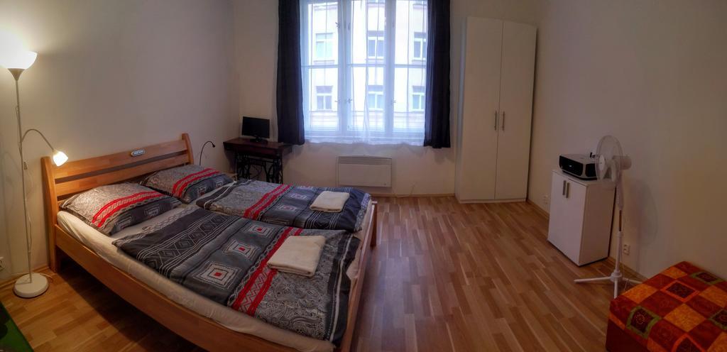 Jezerka Apartments Прага Екстериор снимка