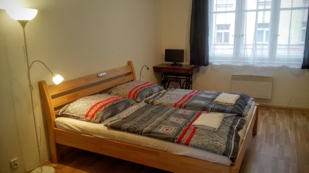 Jezerka Apartments Прага Екстериор снимка