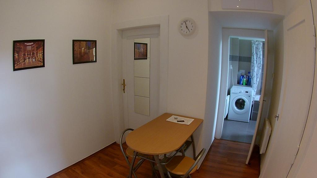 Jezerka Apartments Прага Екстериор снимка