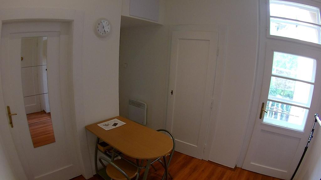 Jezerka Apartments Прага Екстериор снимка