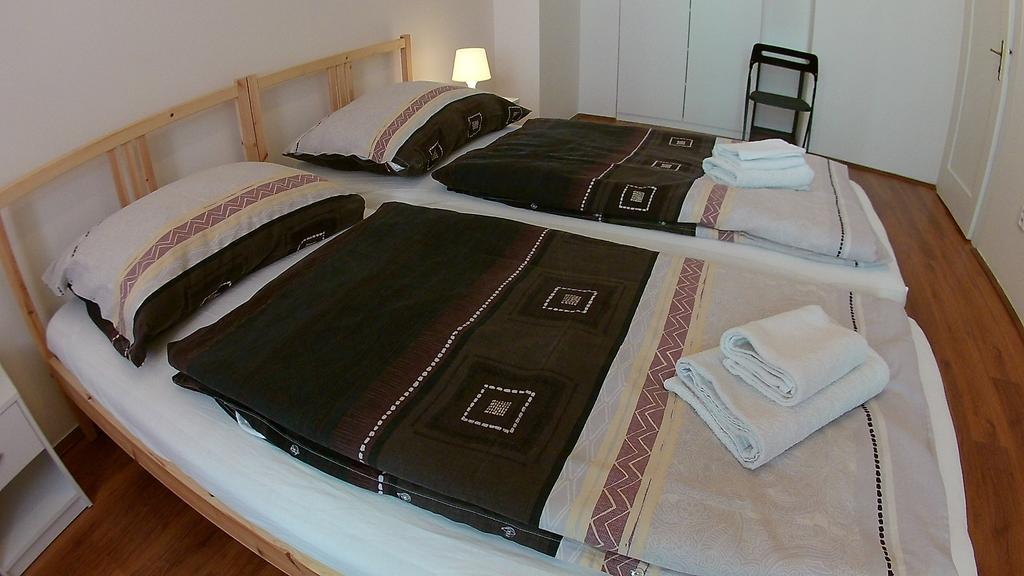 Jezerka Apartments Прага Екстериор снимка