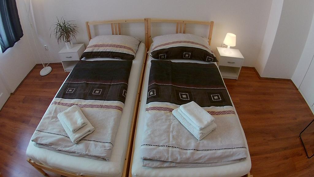 Jezerka Apartments Прага Екстериор снимка