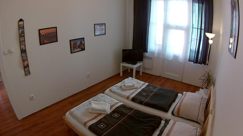 Jezerka Apartments Прага Екстериор снимка