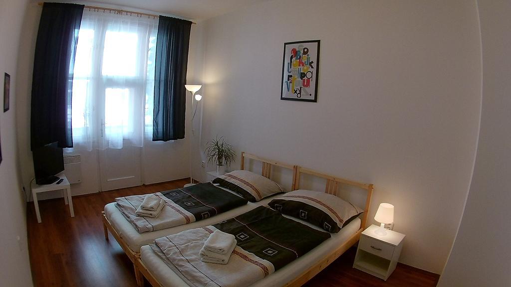 Jezerka Apartments Прага Екстериор снимка