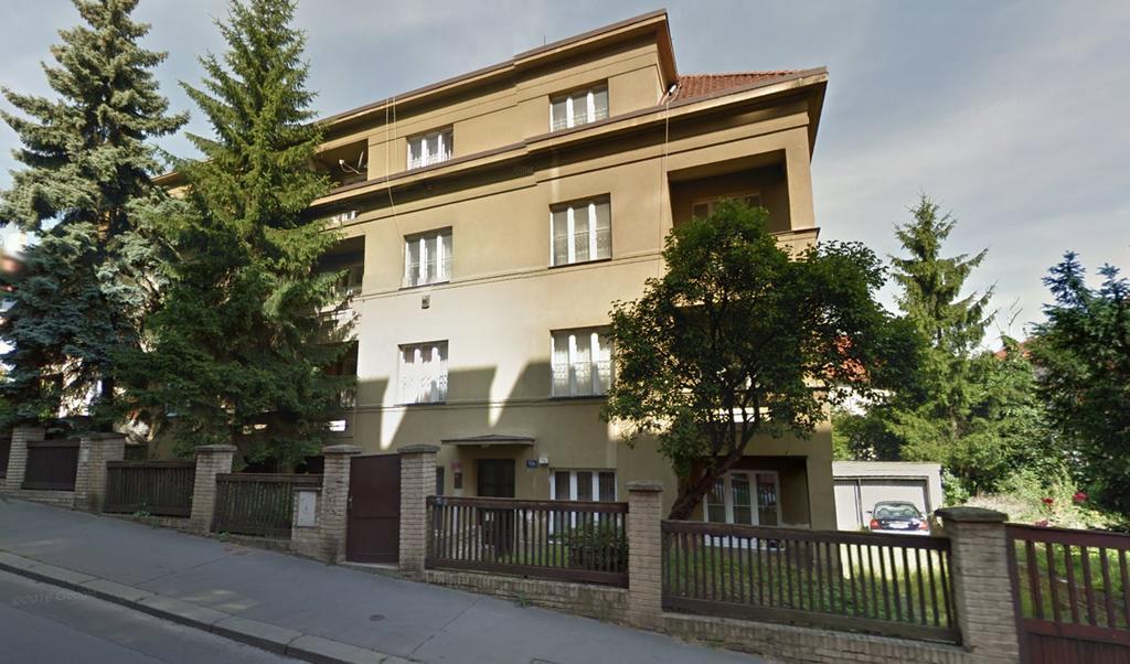 Jezerka Apartments Прага Екстериор снимка