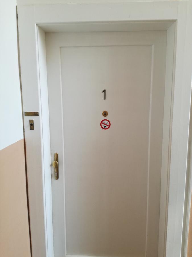 Jezerka Apartments Прага Екстериор снимка