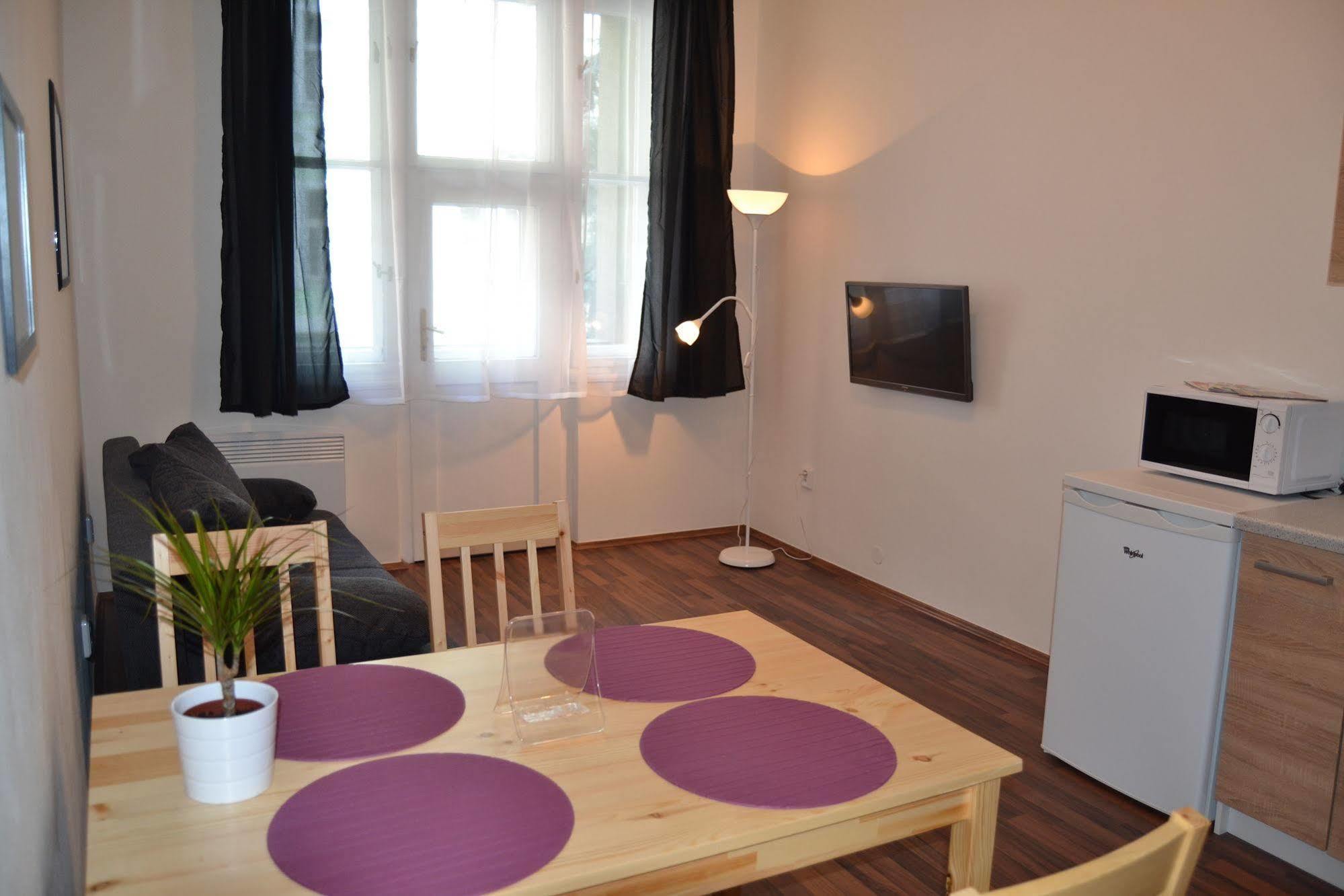Jezerka Apartments Прага Екстериор снимка