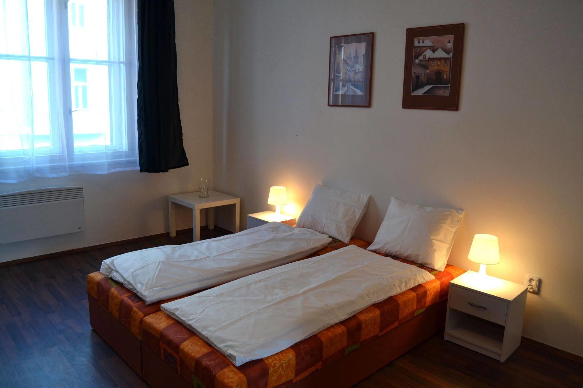 Jezerka Apartments Прага Екстериор снимка