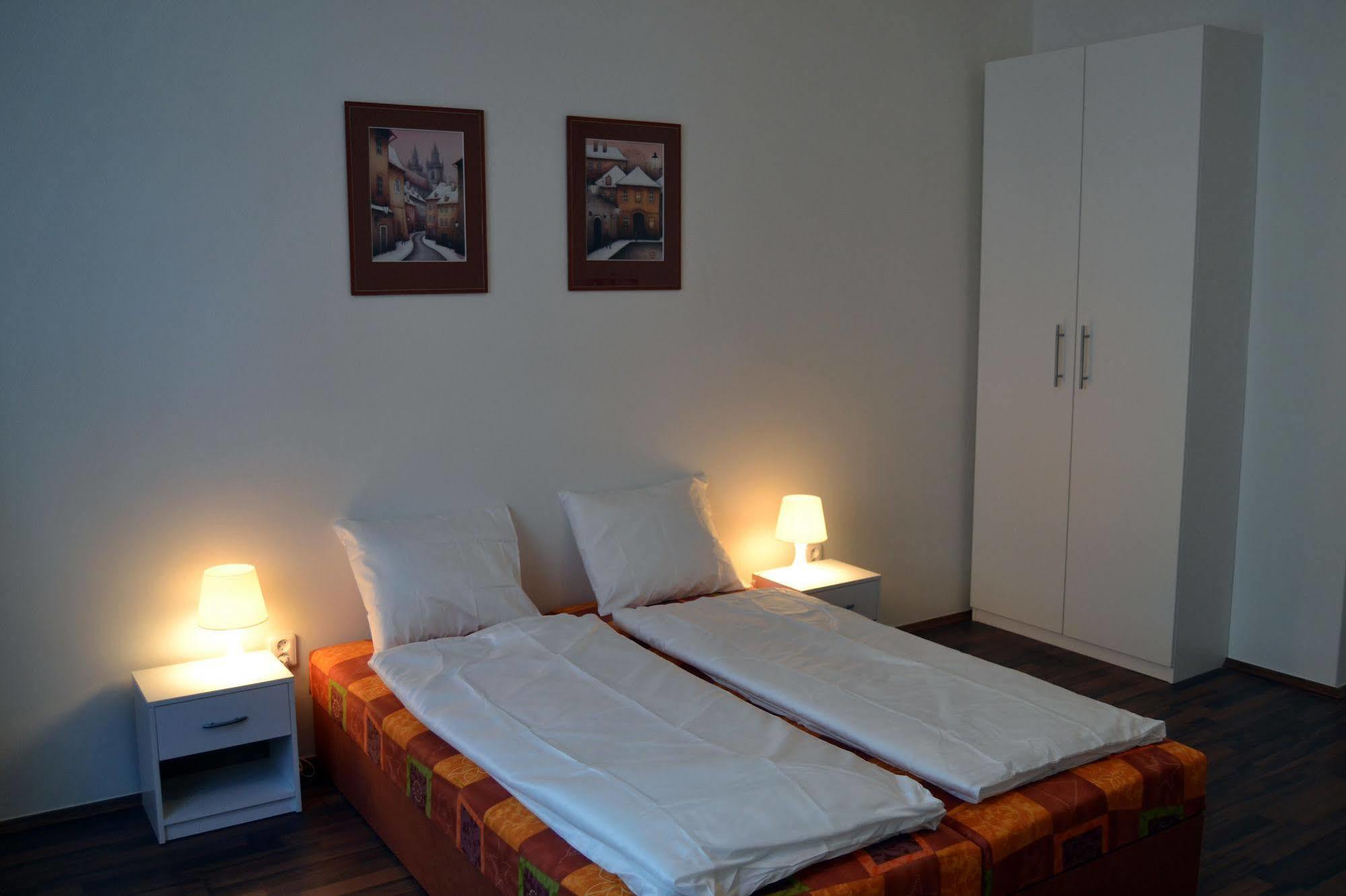 Jezerka Apartments Прага Екстериор снимка