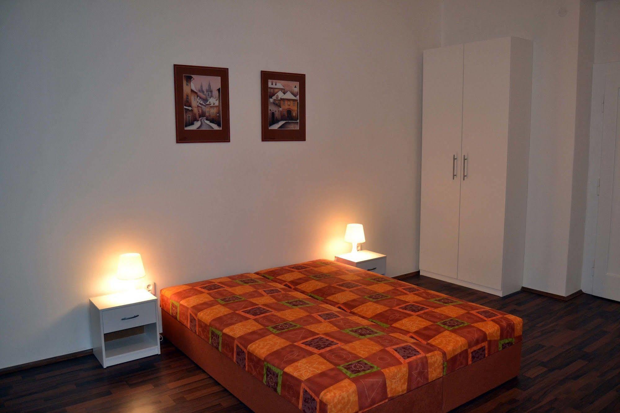 Jezerka Apartments Прага Екстериор снимка