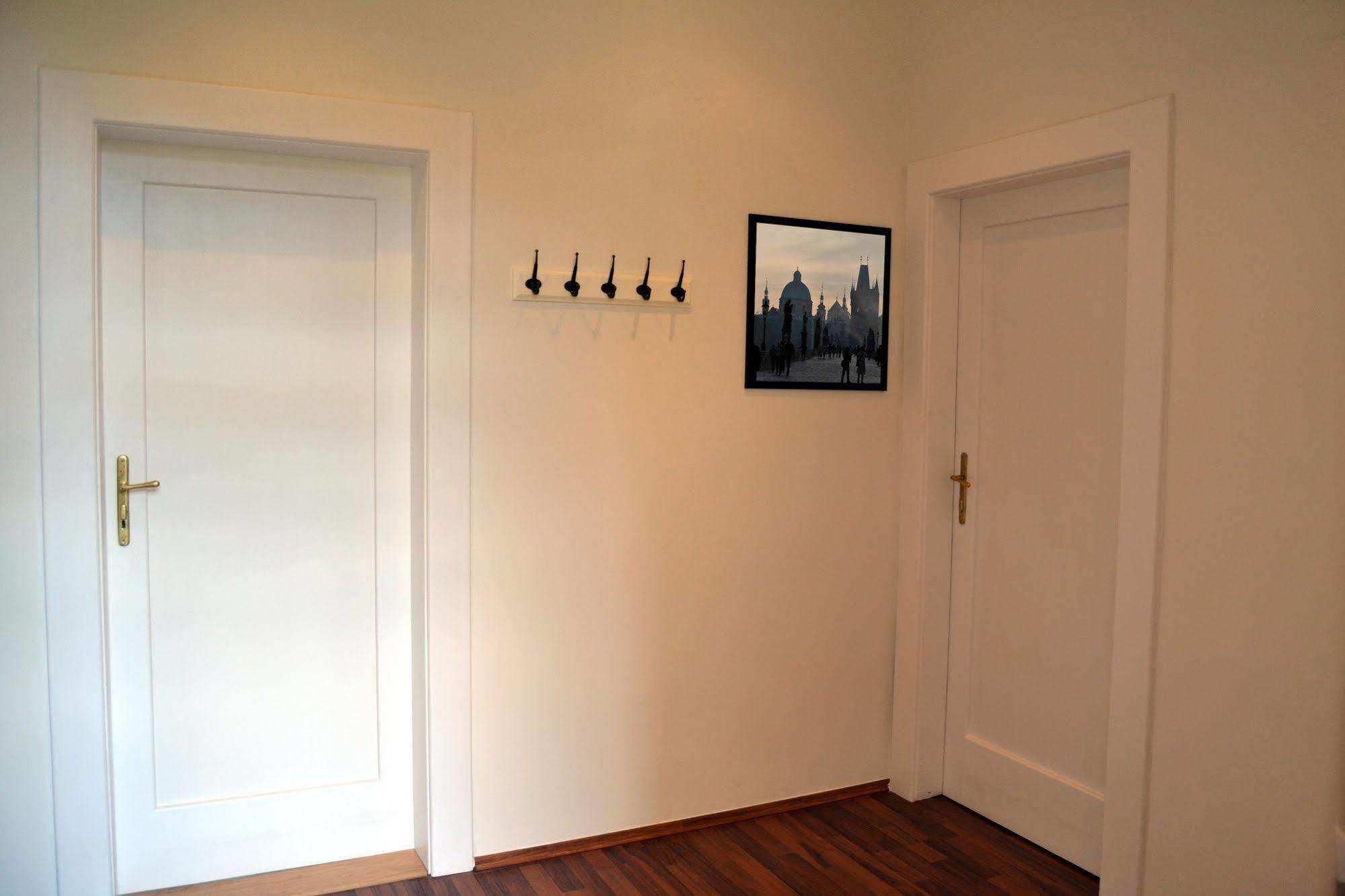 Jezerka Apartments Прага Екстериор снимка