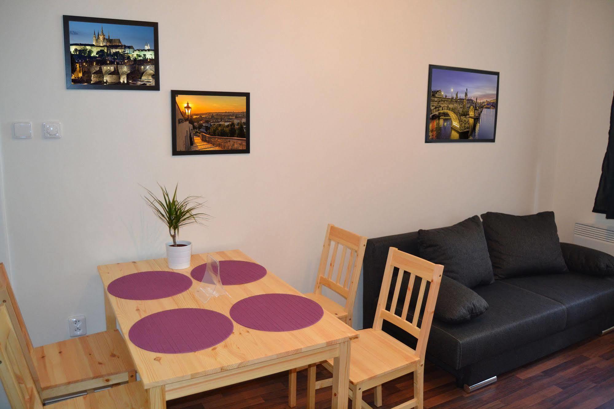 Jezerka Apartments Прага Екстериор снимка
