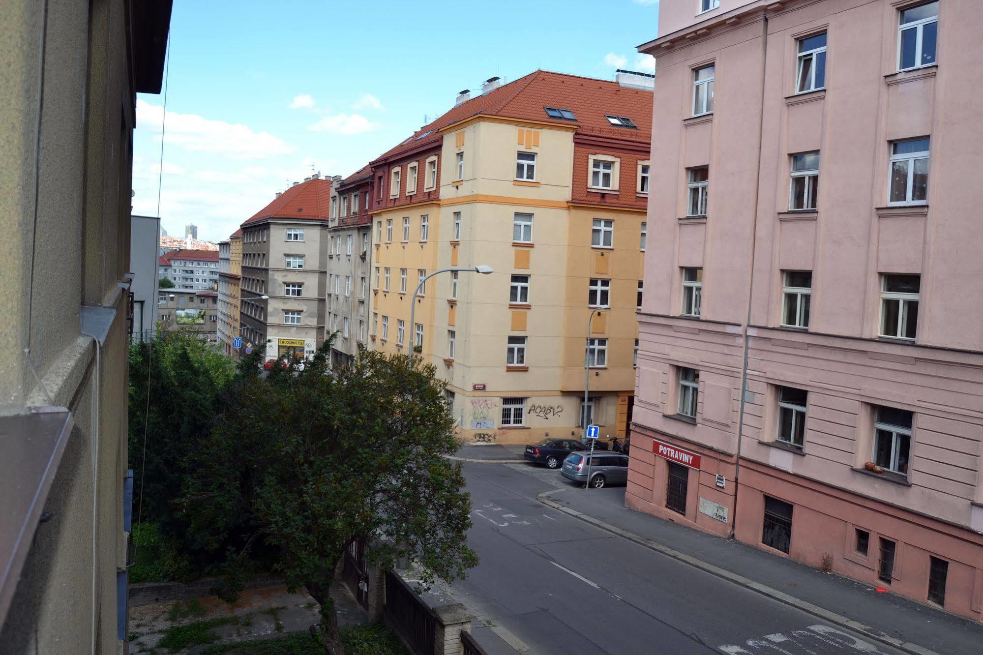 Jezerka Apartments Прага Екстериор снимка